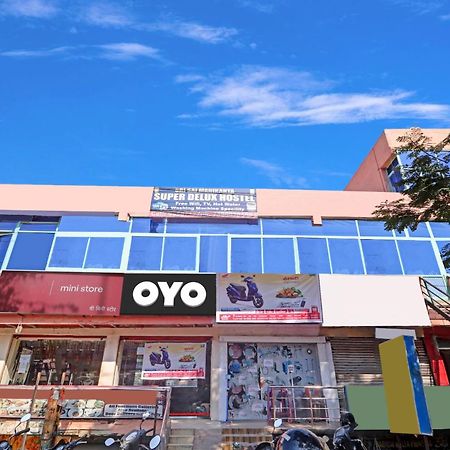 Oyo Flagship 81051 Sri Sai Manikanta Hotell Hyderabad Exteriör bild