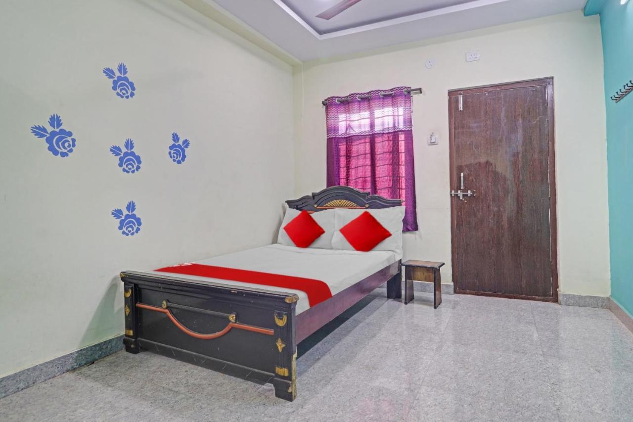 Oyo Flagship 81051 Sri Sai Manikanta Hotell Hyderabad Exteriör bild