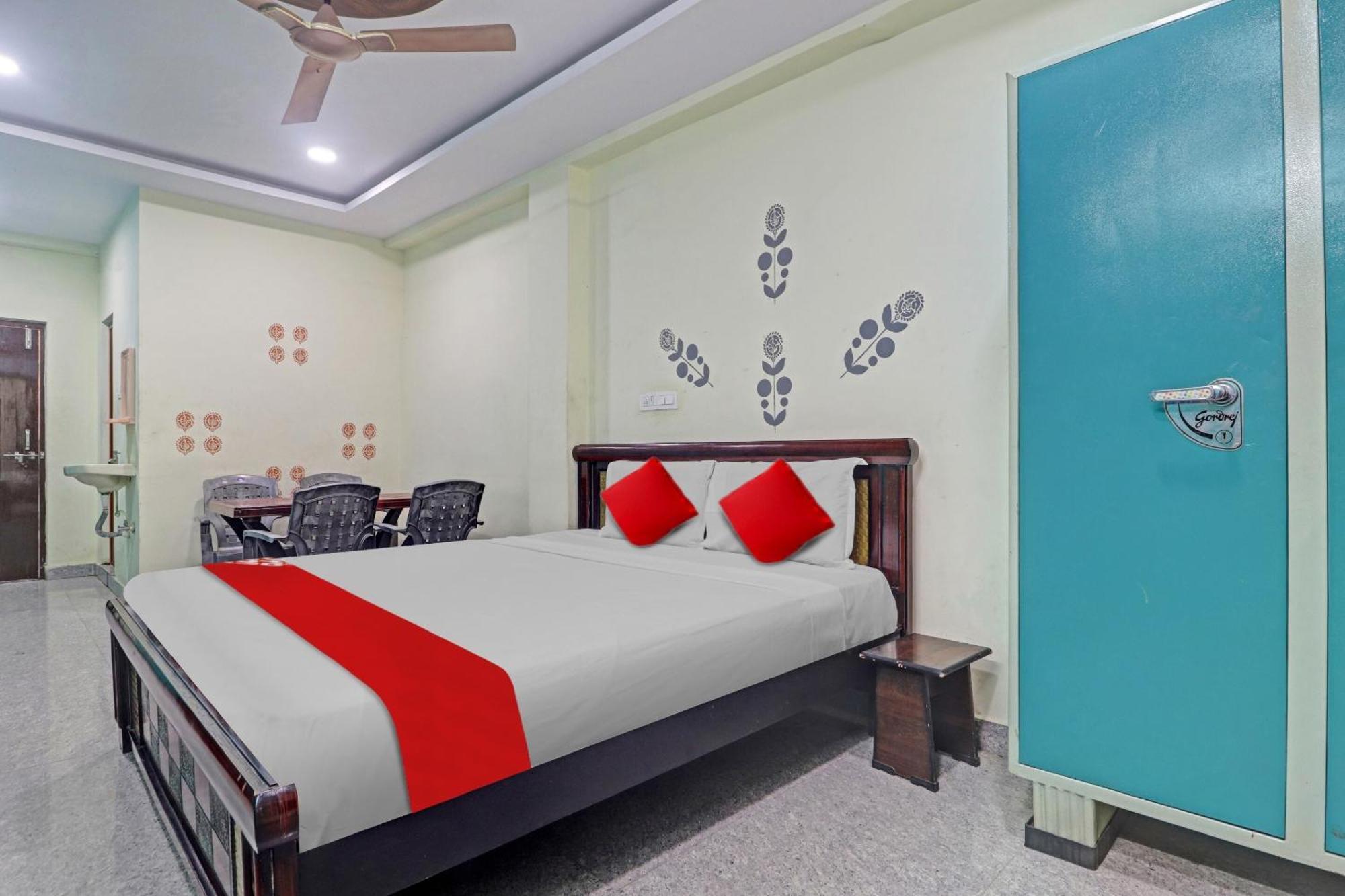 Oyo Flagship 81051 Sri Sai Manikanta Hotell Hyderabad Exteriör bild
