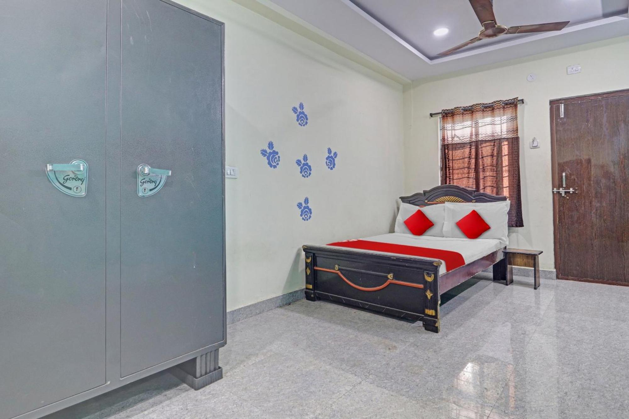 Oyo Flagship 81051 Sri Sai Manikanta Hotell Hyderabad Exteriör bild