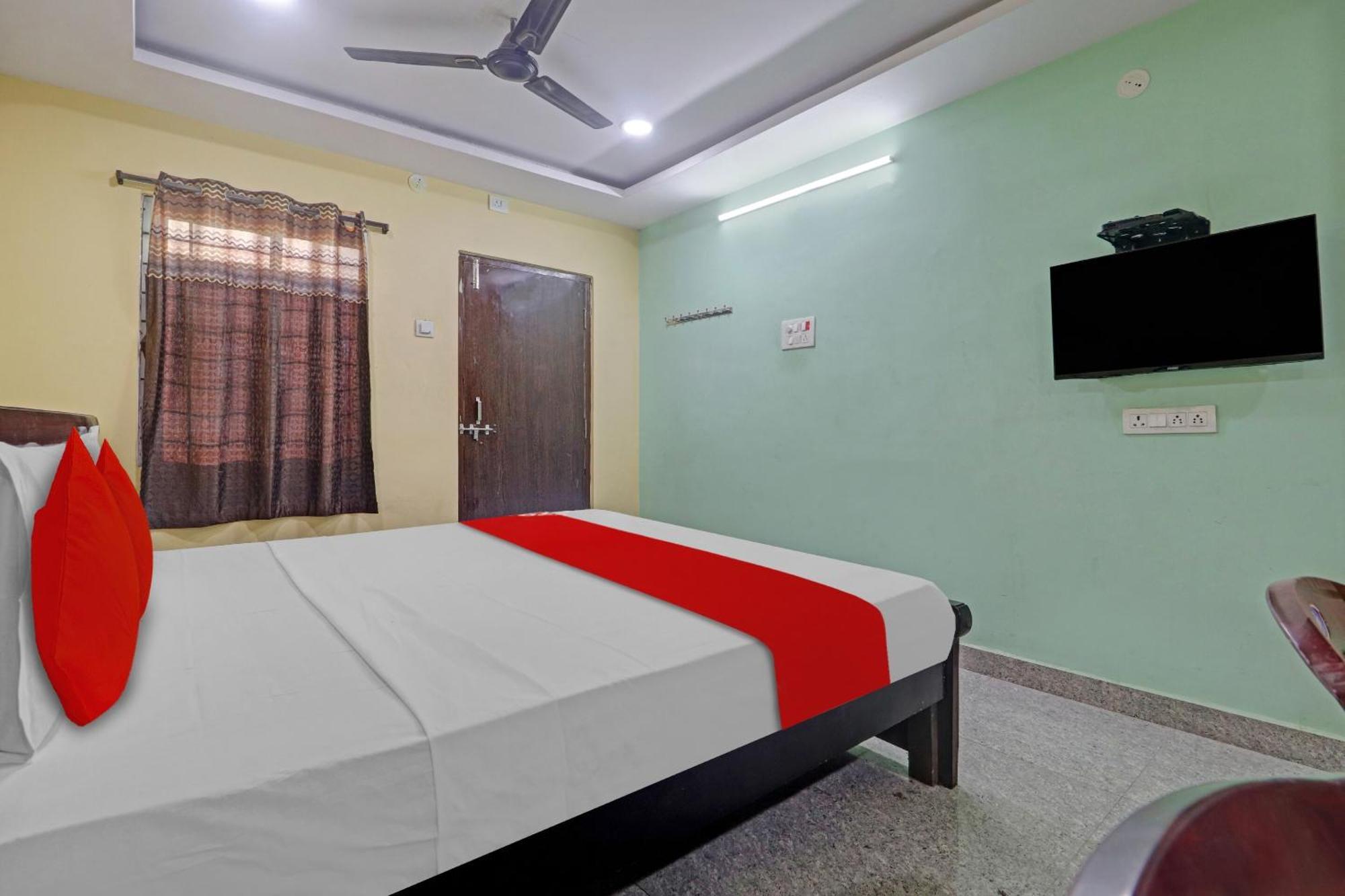 Oyo Flagship 81051 Sri Sai Manikanta Hotell Hyderabad Exteriör bild