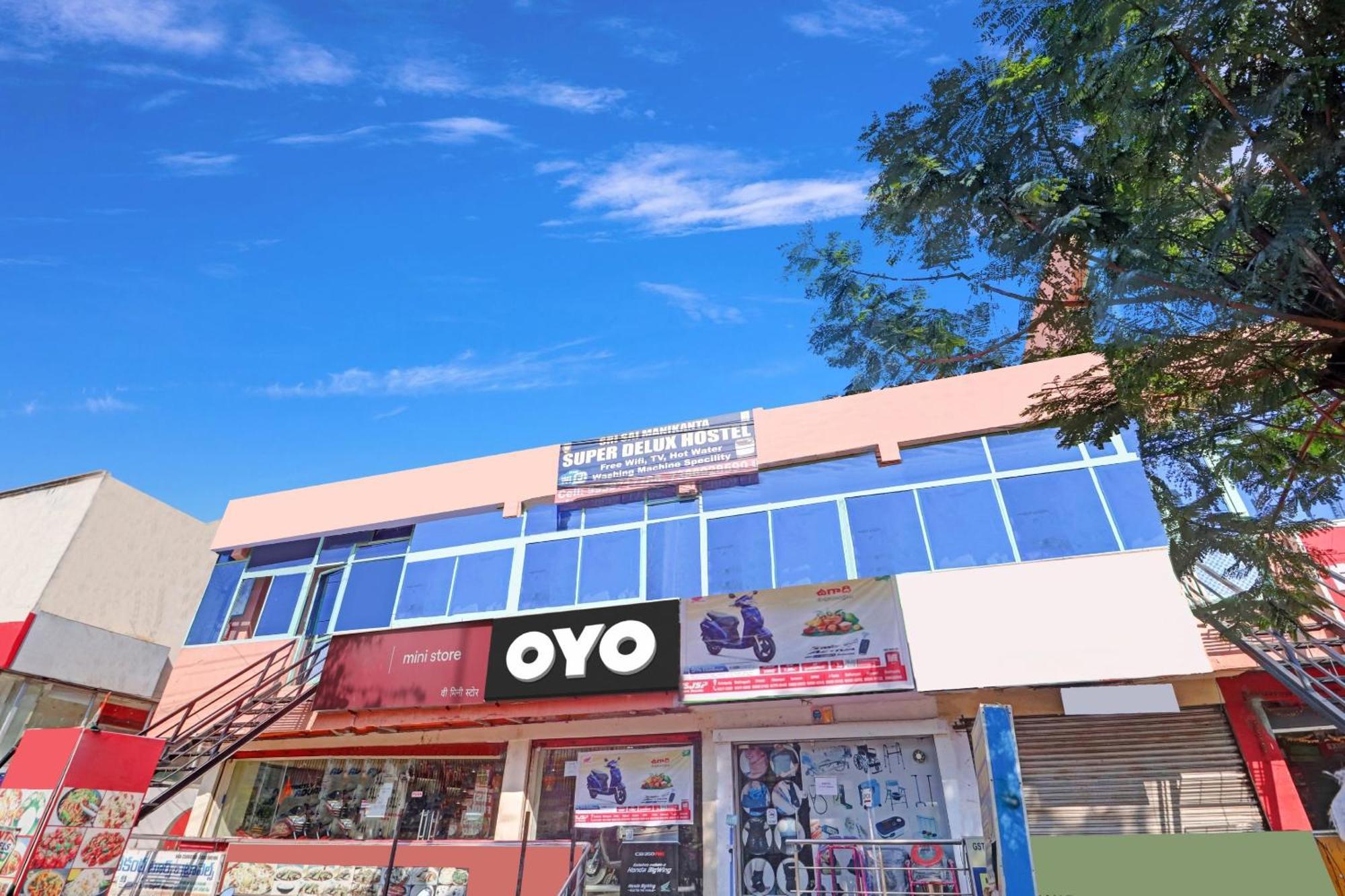 Oyo Flagship 81051 Sri Sai Manikanta Hotell Hyderabad Exteriör bild